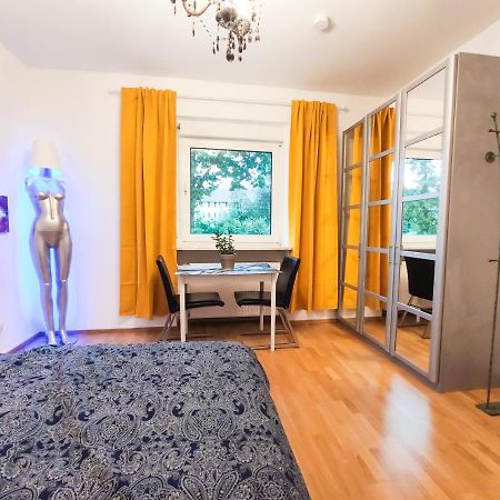 Modernes Zimmer Am Park Mit Garten, Huehner & Enten Мюнхен Екстериор снимка
