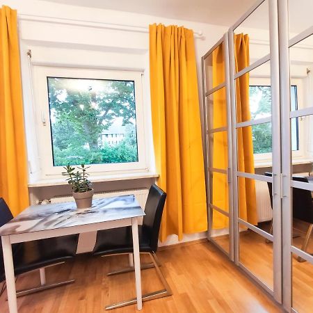 Modernes Zimmer Am Park Mit Garten, Huehner & Enten Мюнхен Екстериор снимка