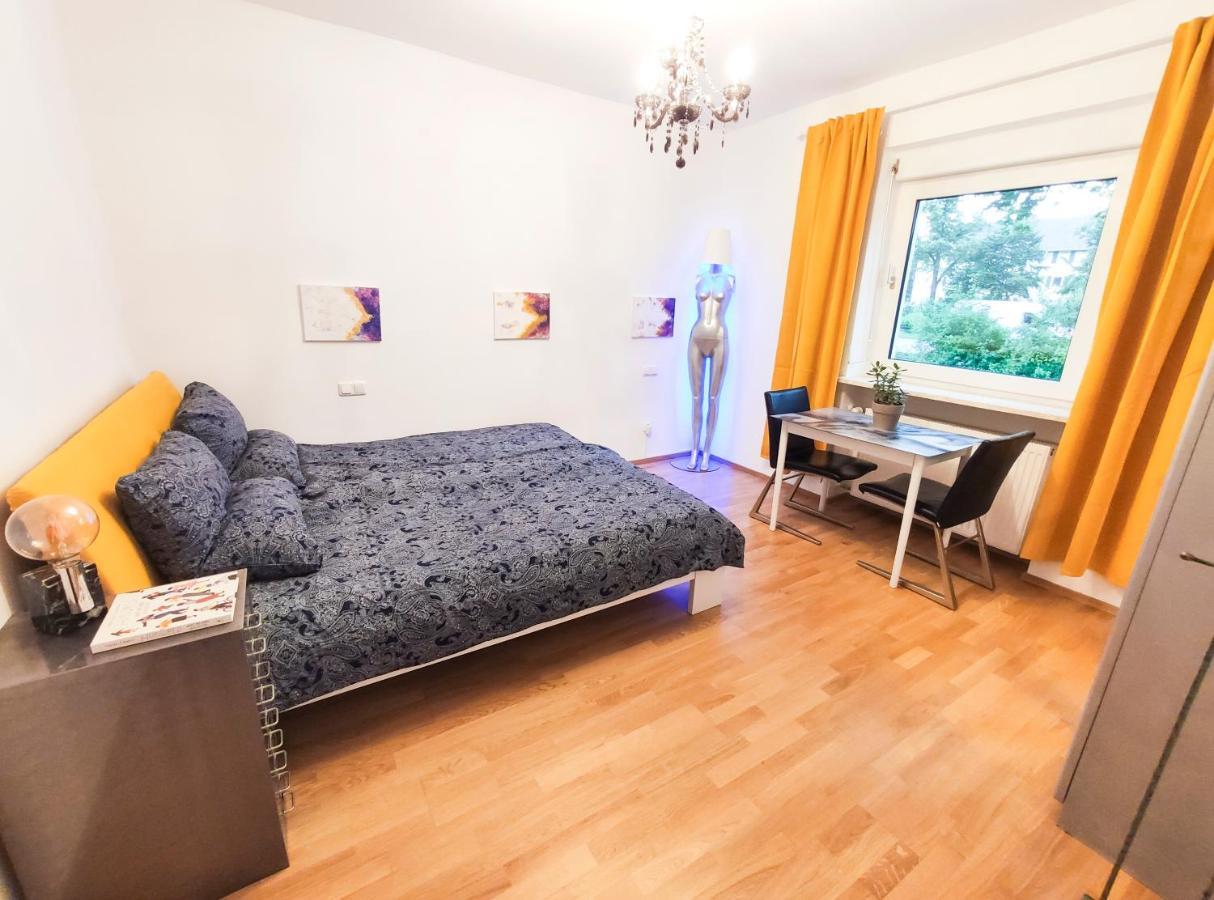 Modernes Zimmer Am Park Mit Garten, Huehner & Enten Мюнхен Екстериор снимка